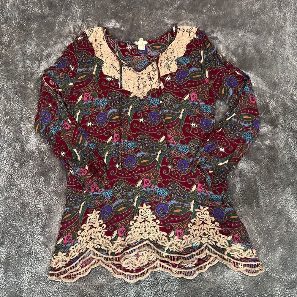 BKE GIMMICKS EMBROIDERED LACE BAROQUE TUNIC TOP SZ L Juniors